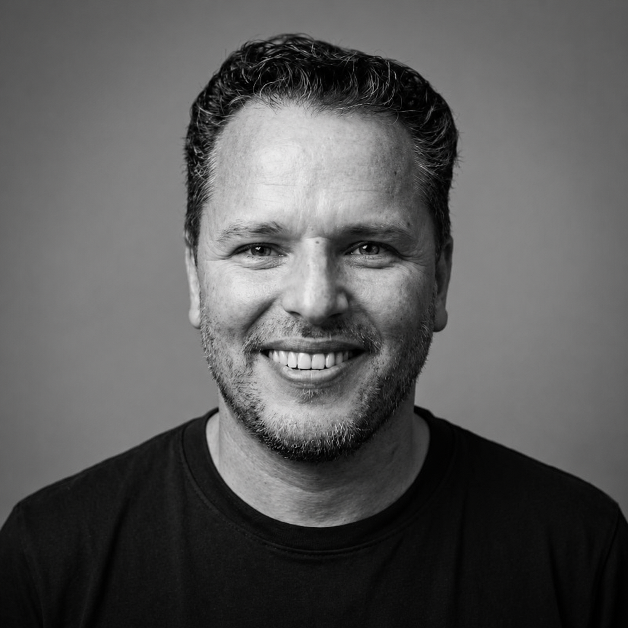 Portret van een teamlid bij Sportgrond